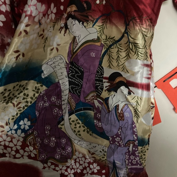 Red Satin Blend Shiny Short Kimono - Picture 7 of 10